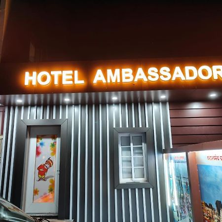 The Hotel Ambassador Inn Benares Buitenkant foto