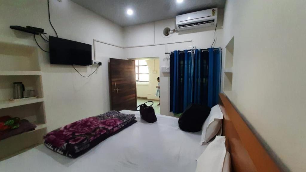 The Hotel Ambassador Inn Benares Buitenkant foto